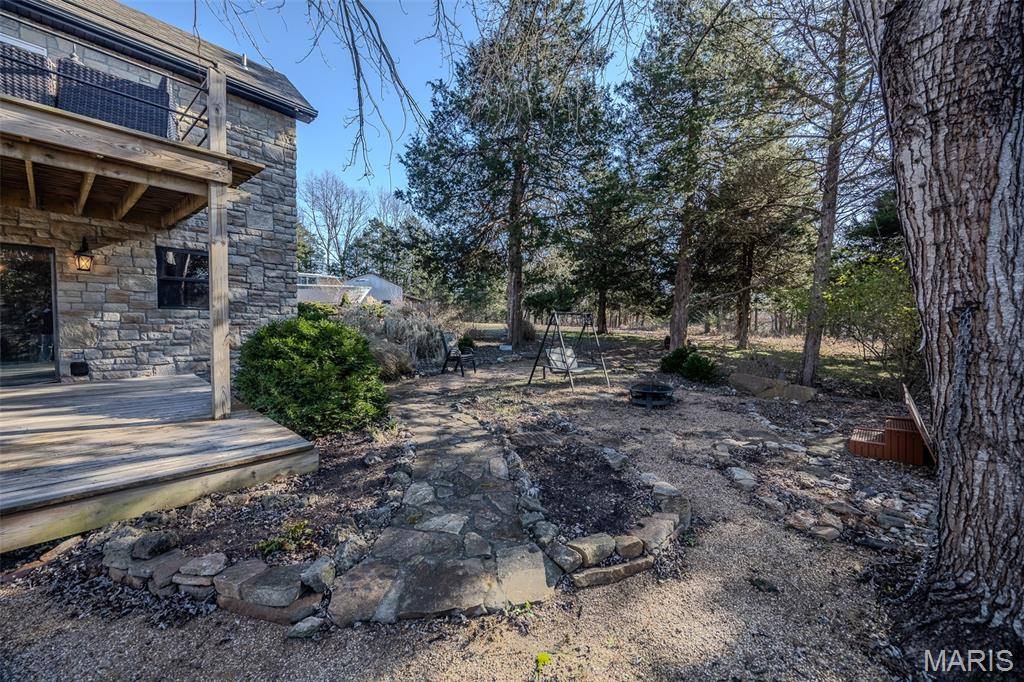 20250 Crabapple Road, Lebanon, MO 65536