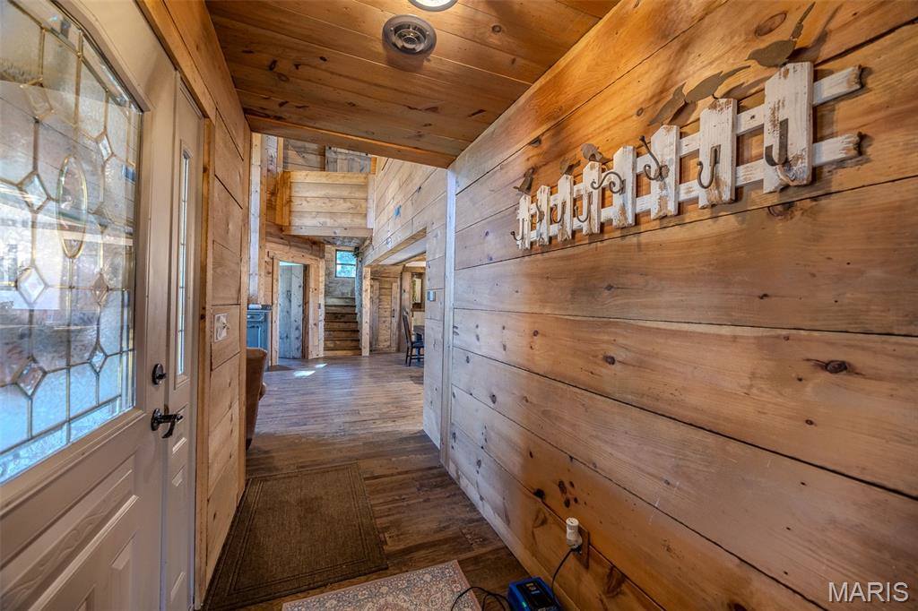 20250 Crabapple Road, Lebanon, MO 65536