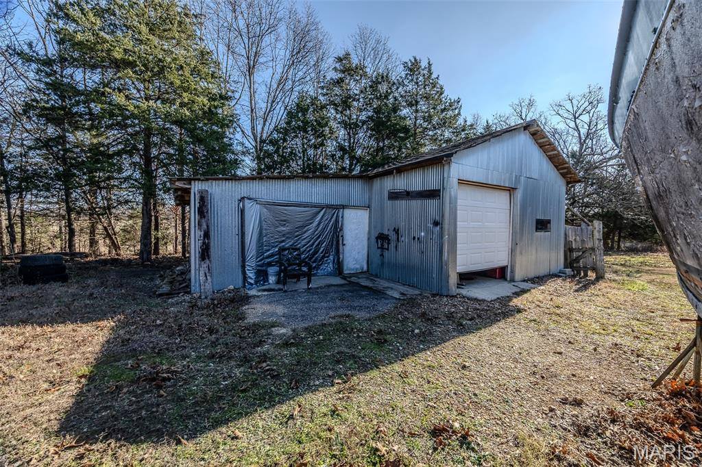20250 Crabapple Road, Lebanon, MO 65536