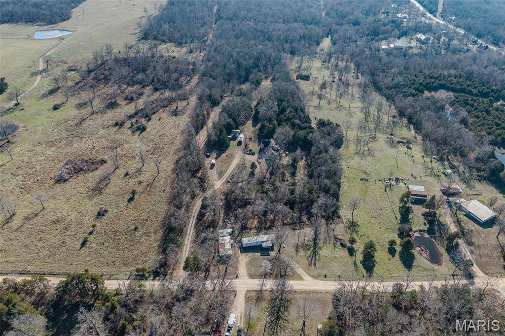 20250 Crabapple Road, Lebanon, MO 65536