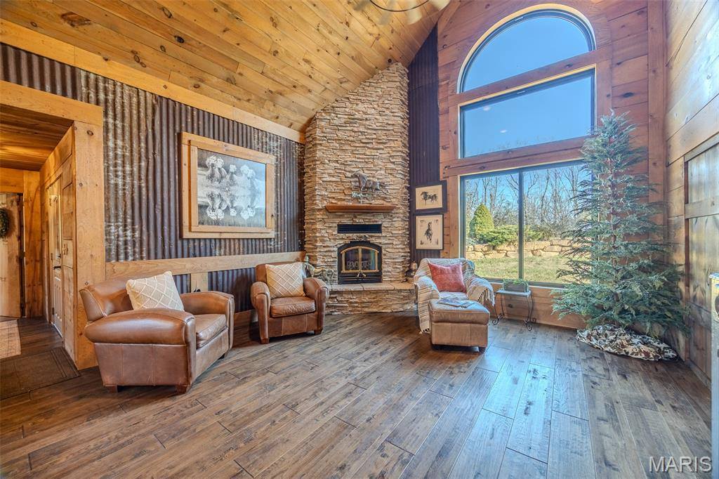 20250 Crabapple Road, Lebanon, MO 65536