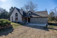 20250 Crabapple Road, Lebanon, MO 65536