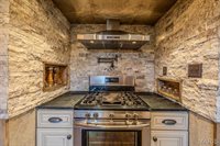 20250 Crabapple Road, Lebanon, MO 65536