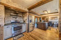 20250 Crabapple Road, Lebanon, MO 65536