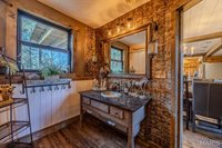 20250 Crabapple Road, Lebanon, MO 65536