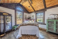 20250 Crabapple Road, Lebanon, MO 65536