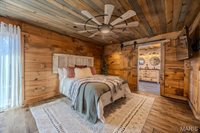 20250 Crabapple Road, Lebanon, MO 65536