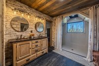 20250 Crabapple Road, Lebanon, MO 65536