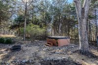 20250 Crabapple Road, Lebanon, MO 65536