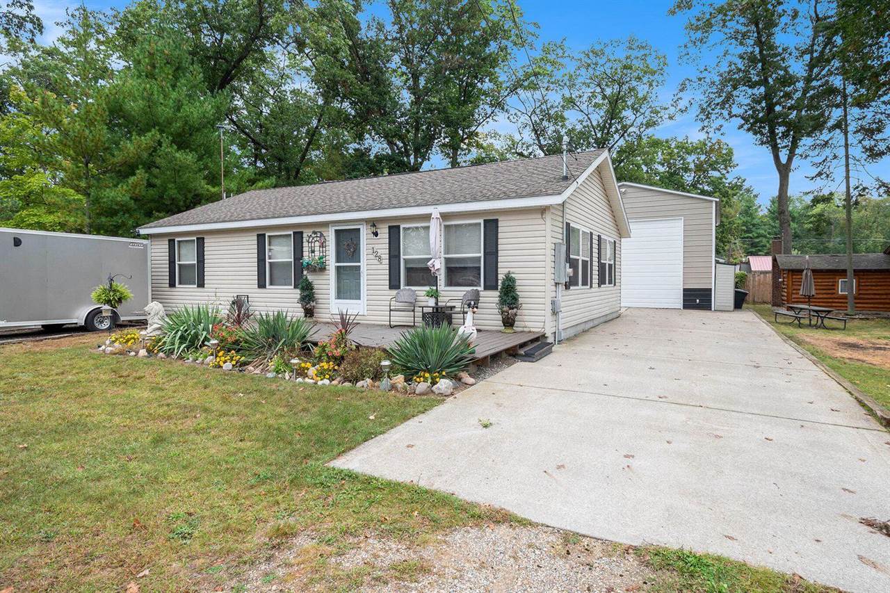 128 Maple Bluff Avenue, Prudenville, MI 48651