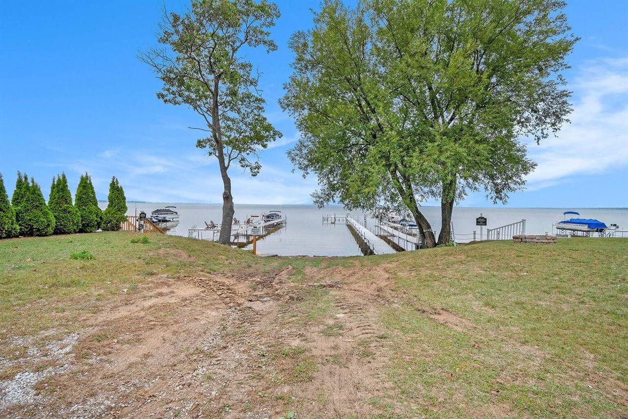 128 Maple Bluff Avenue, Prudenville, MI 48651