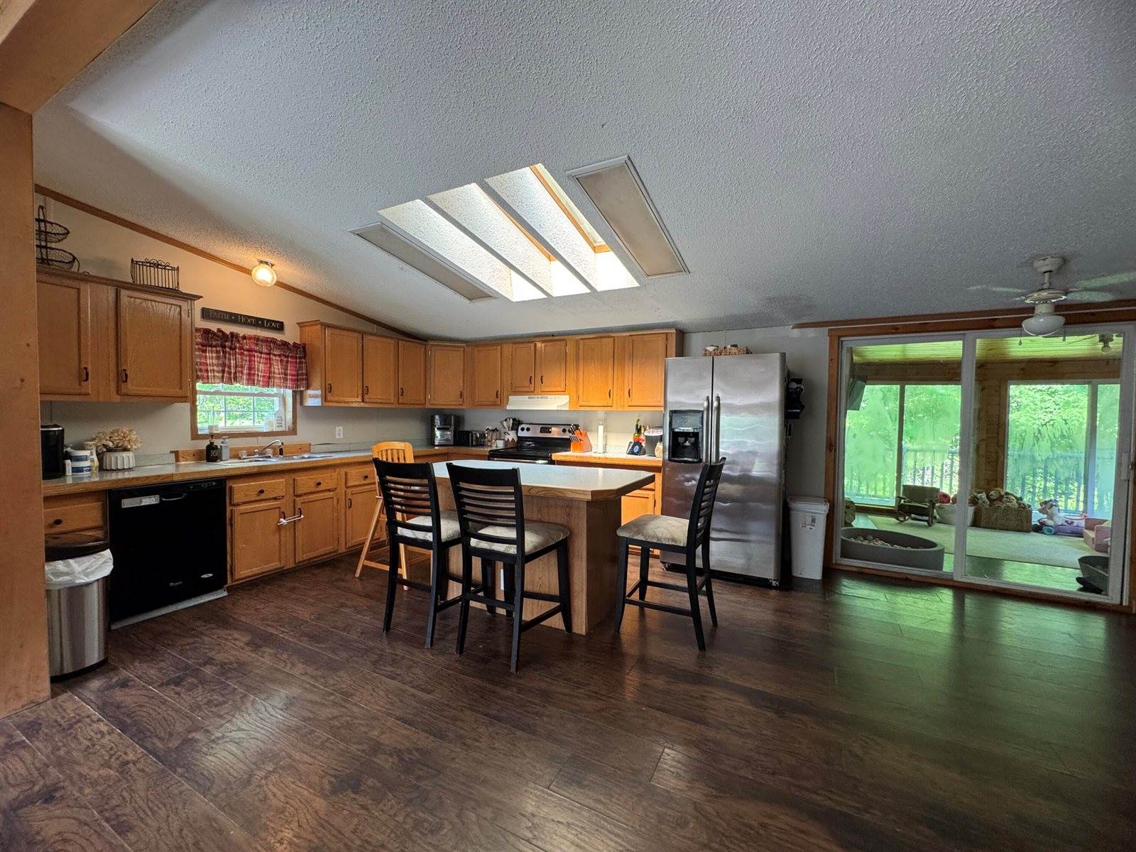 7 Pond Road, Abbot, ME 04406