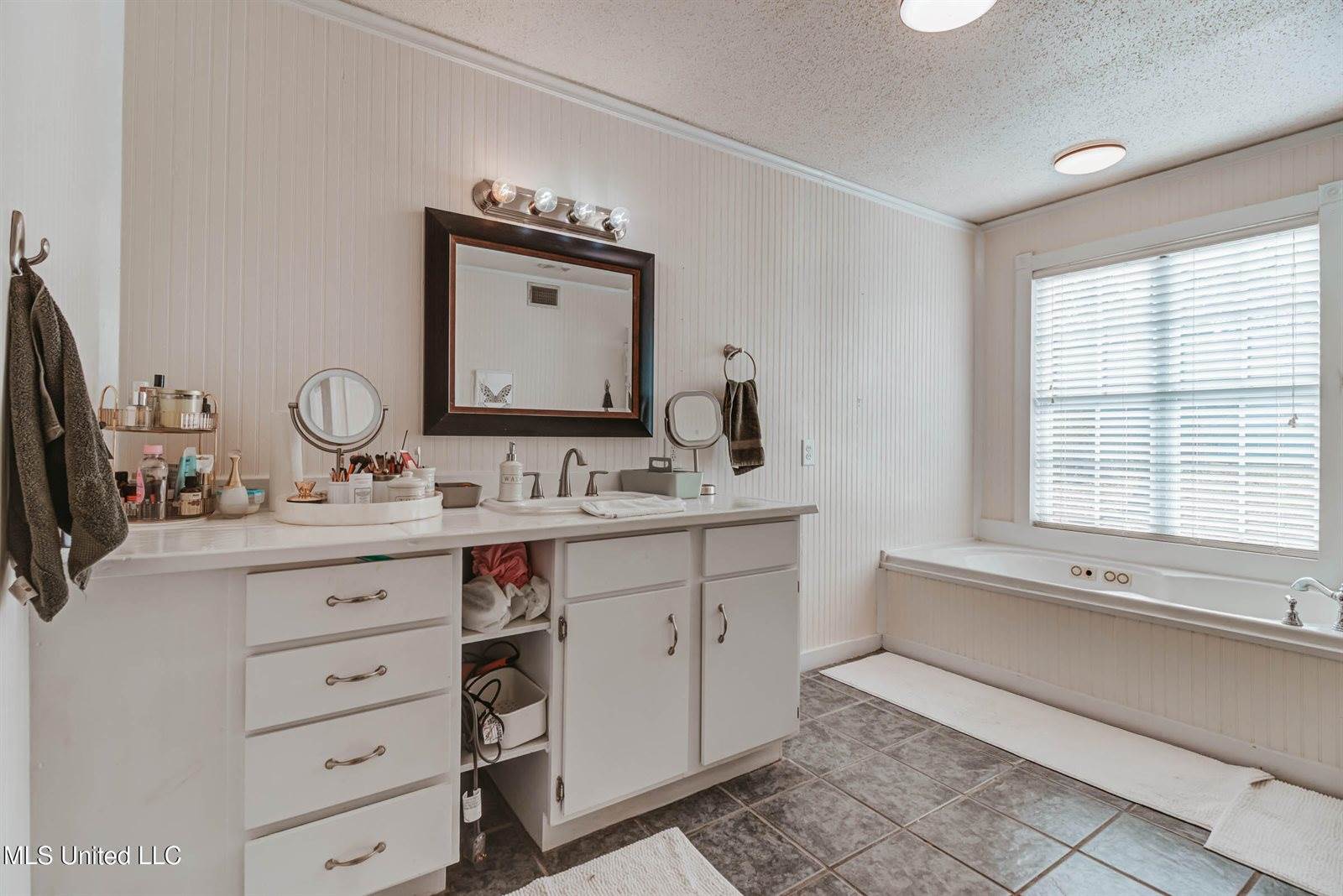 3016 Ed Parker Road, Moss Point, MS 39562