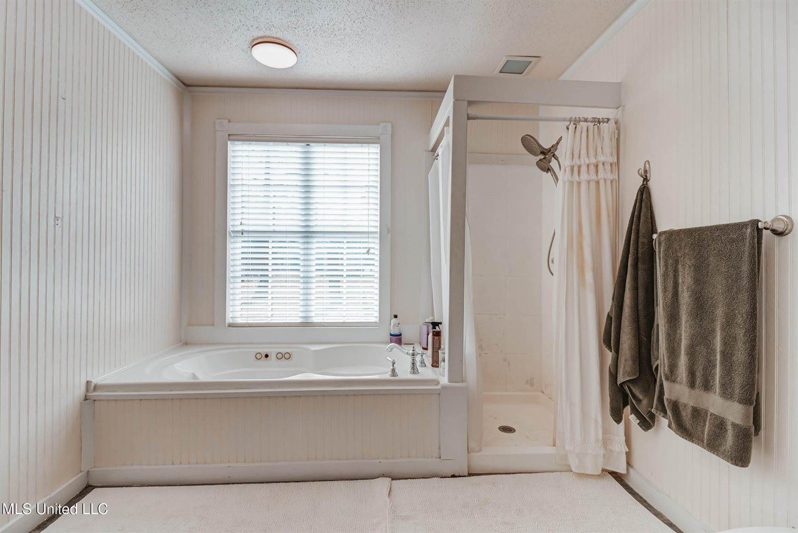 3016 Ed Parker Road, Moss Point, MS 39562