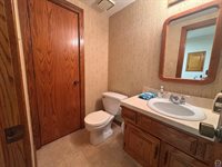 5853 SW 29th ST, Topeka, KS 66614