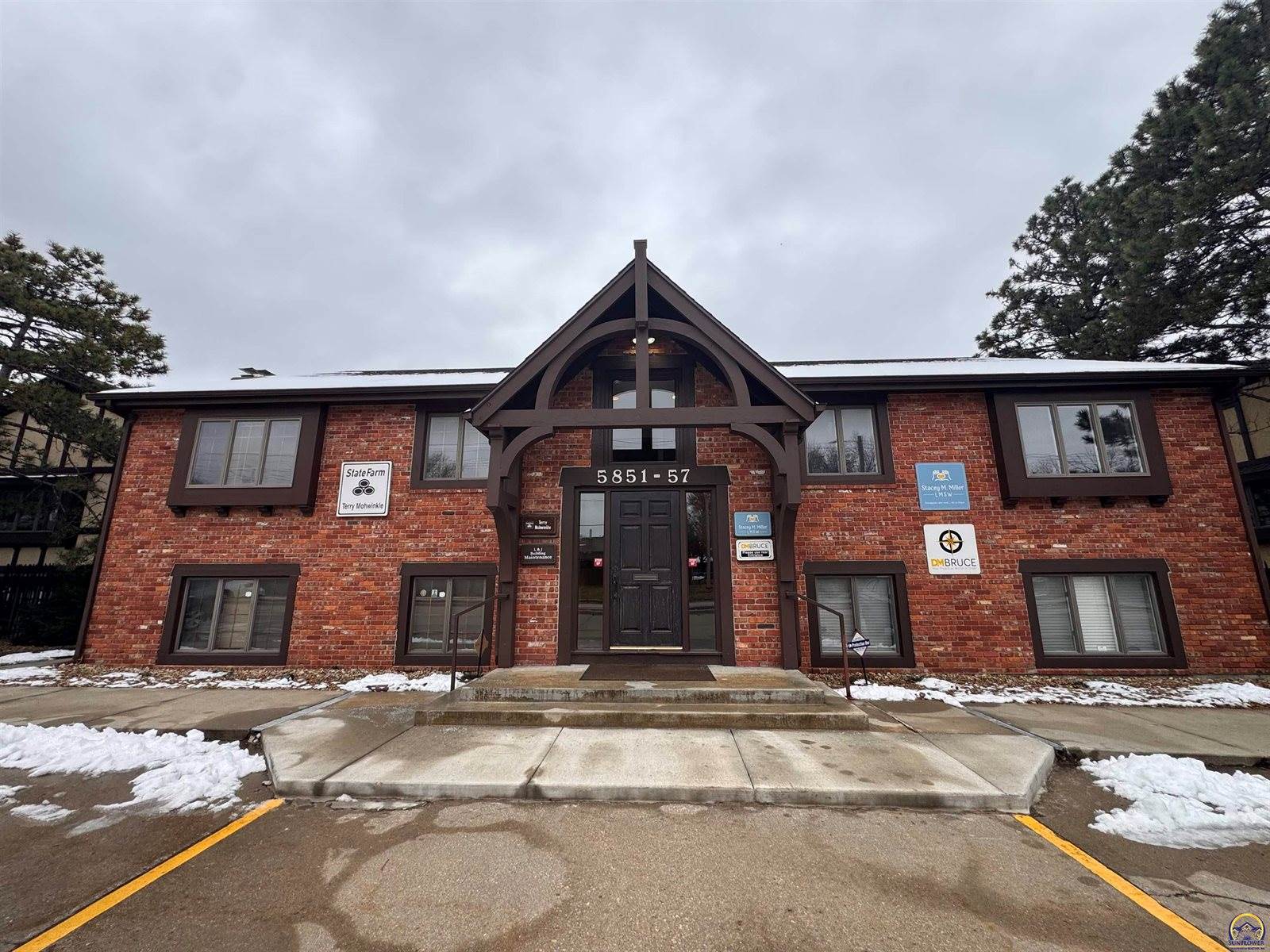 5857 SW 29th ST, Topeka, KS 66614