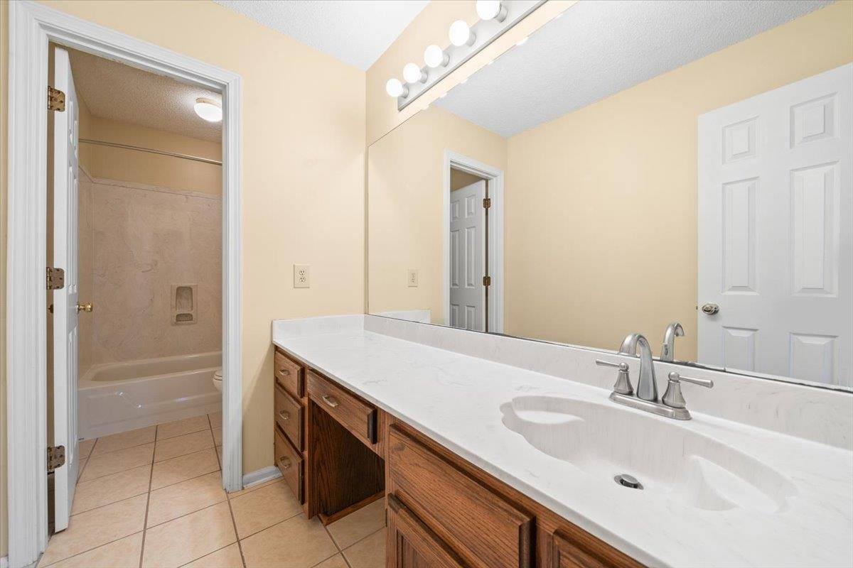 711 Autumn Winds Dr, Collierville, TN 38017