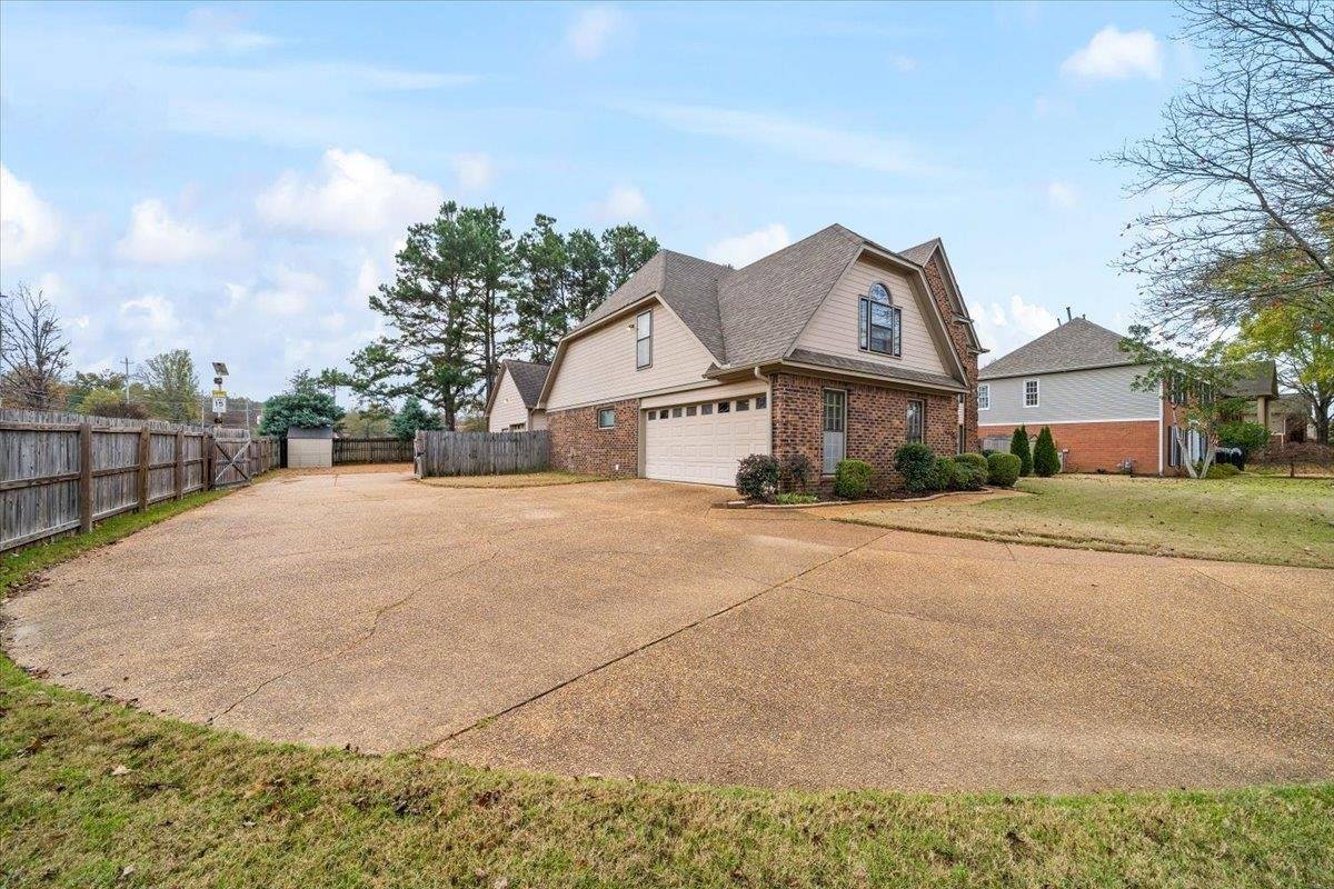 711 Autumn Winds Dr, Collierville, TN 38017