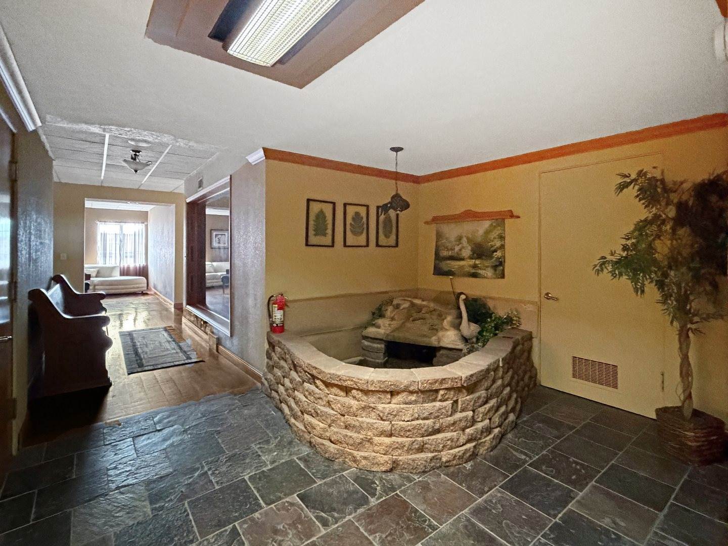 222 West Exchange Street, Freeport, IL 61032