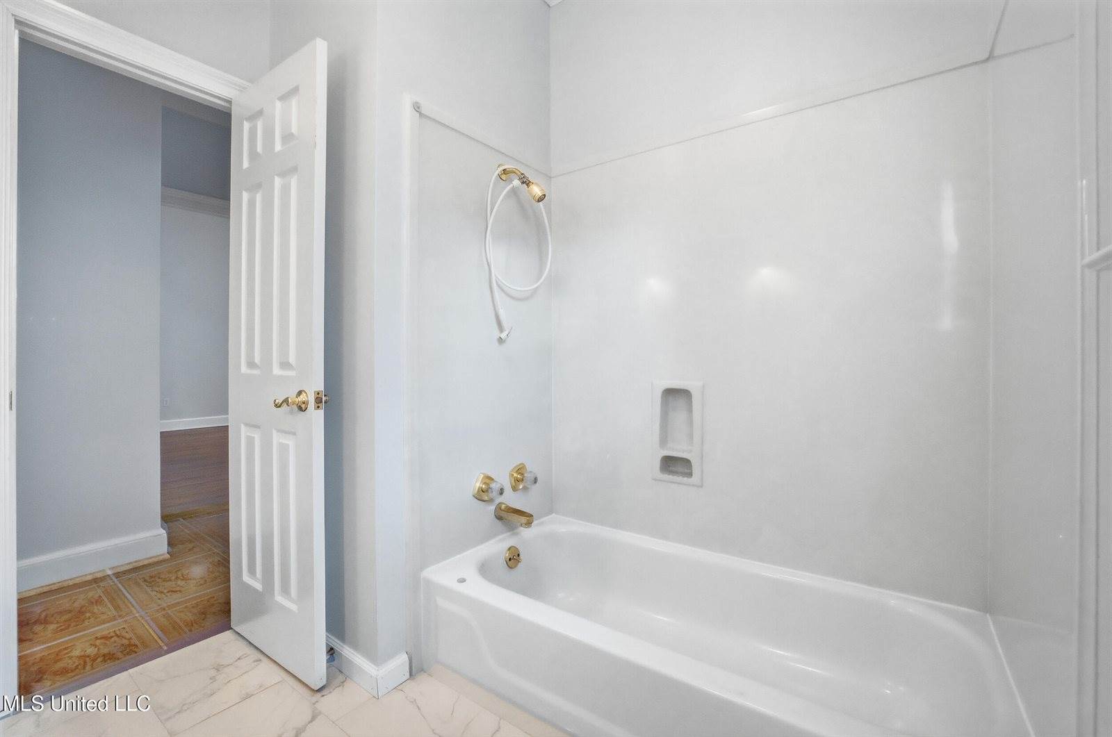 2610 Rue Palafox, Biloxi, MS 39531