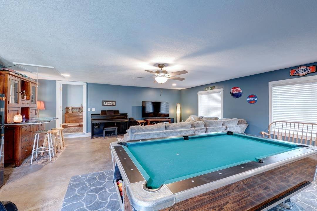 30117 Shady Oak Dr, Arkansas City, KS 67005