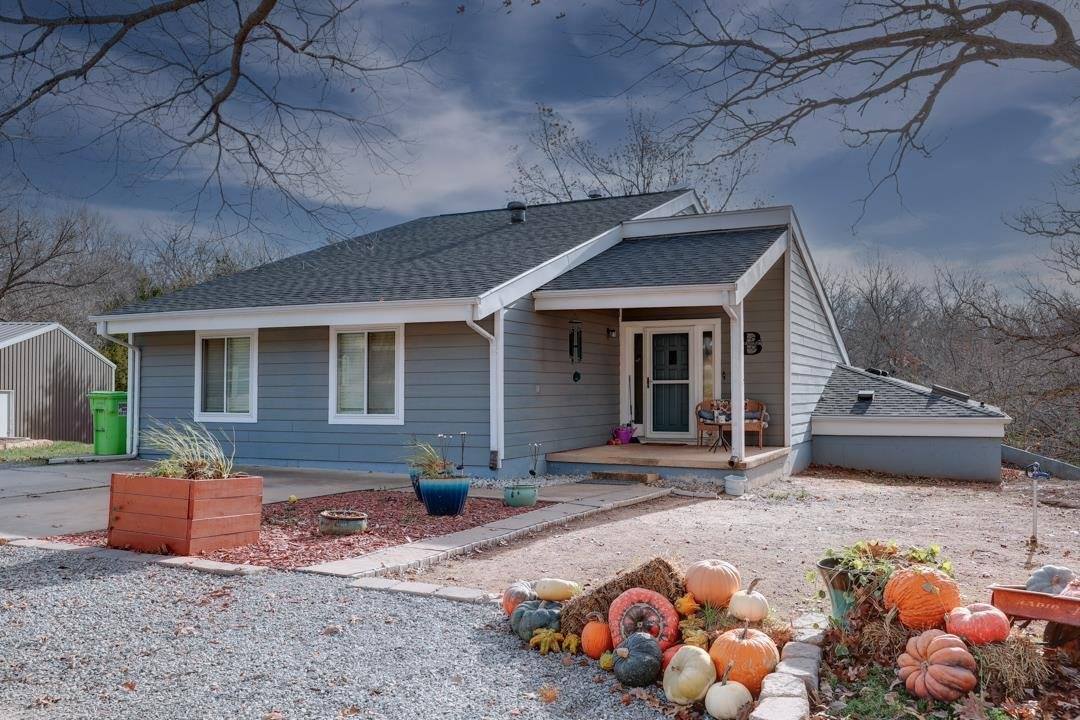 30117 Shady Oak Dr, Arkansas City, KS 67005