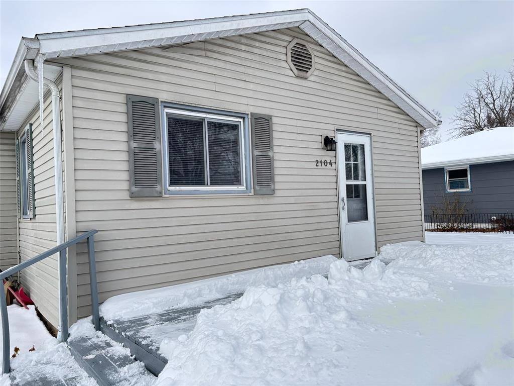 2104 Grand Ave, Muscatine, IA 52761