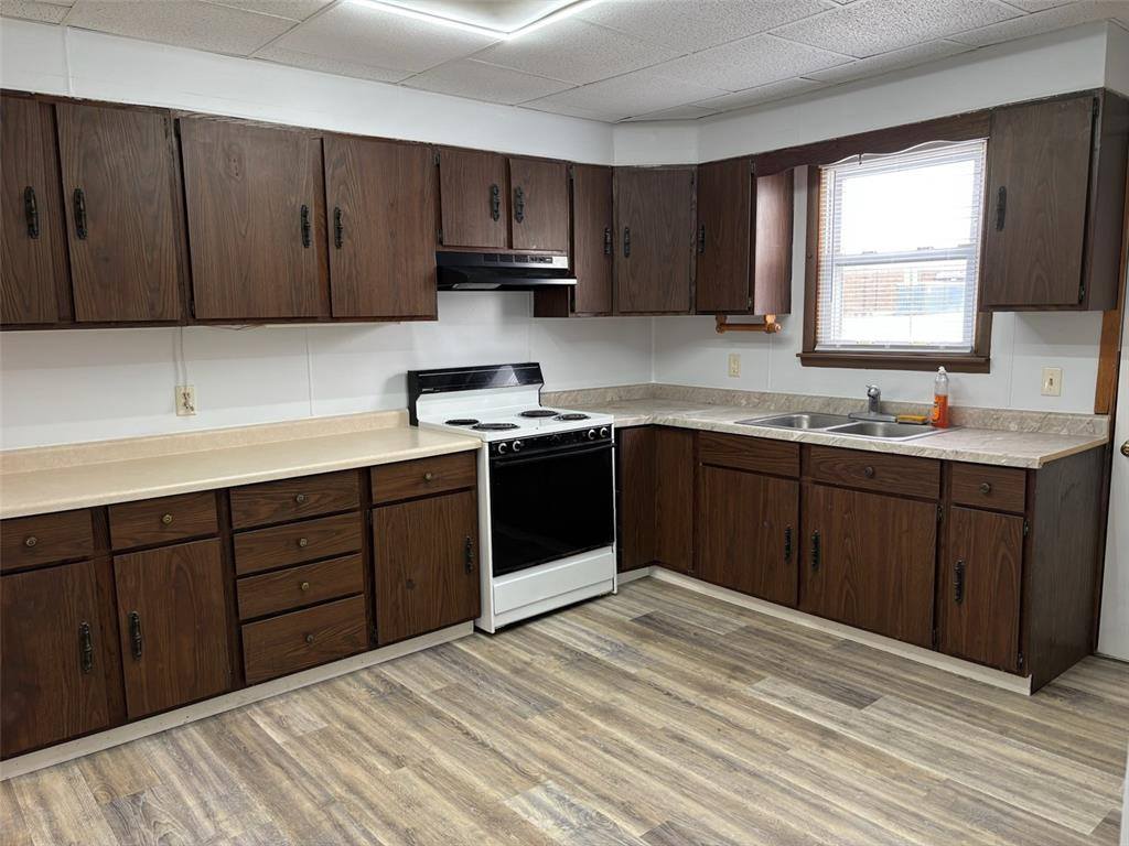 2104 Grand Ave, Muscatine, IA 52761