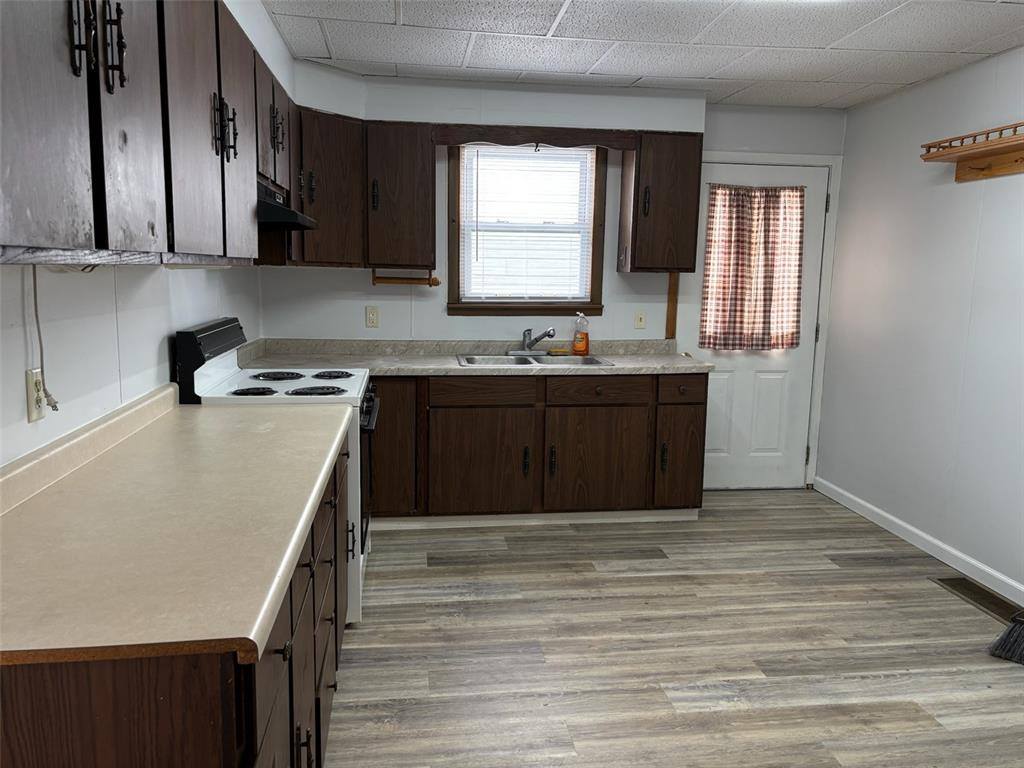 2104 Grand Ave, Muscatine, IA 52761