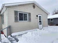 2104 Grand Ave, Muscatine, IA 52761