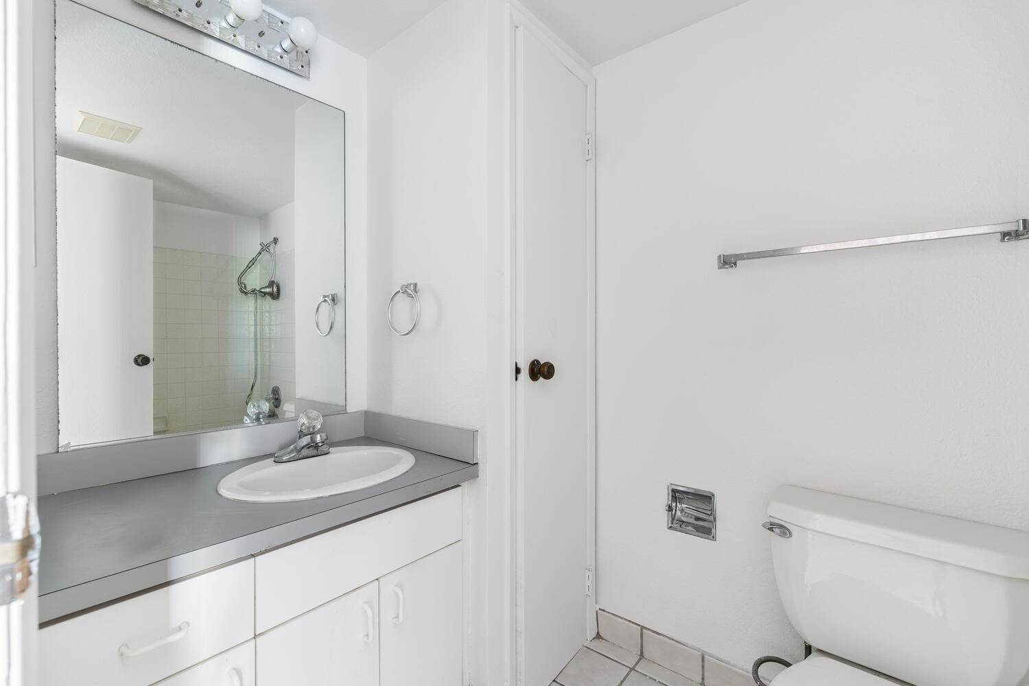 75-5863 Kuakini Highway, Kailua-Kona, HI 96740