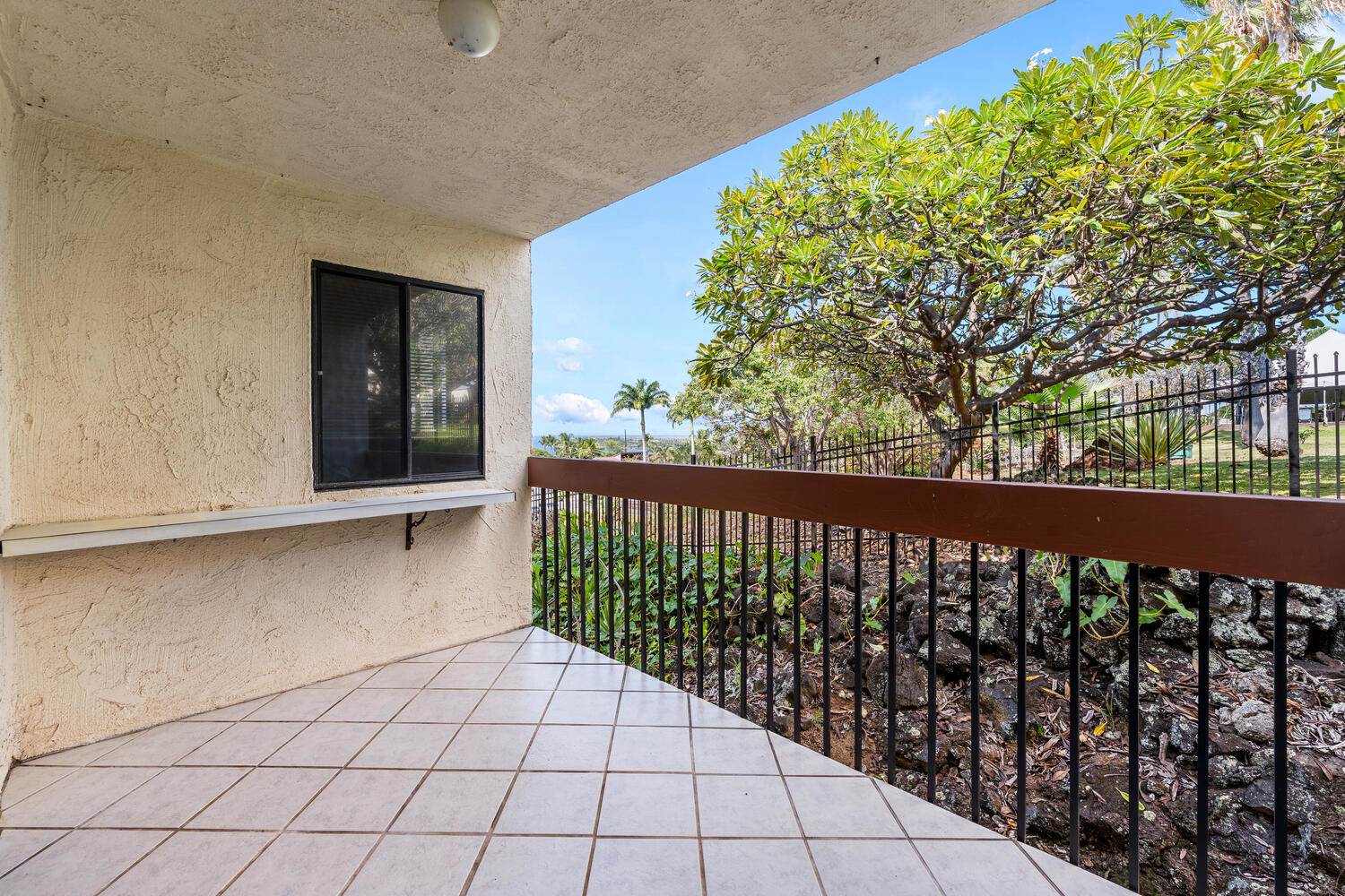 75-5863 Kuakini Highway, Kailua-Kona, HI 96740