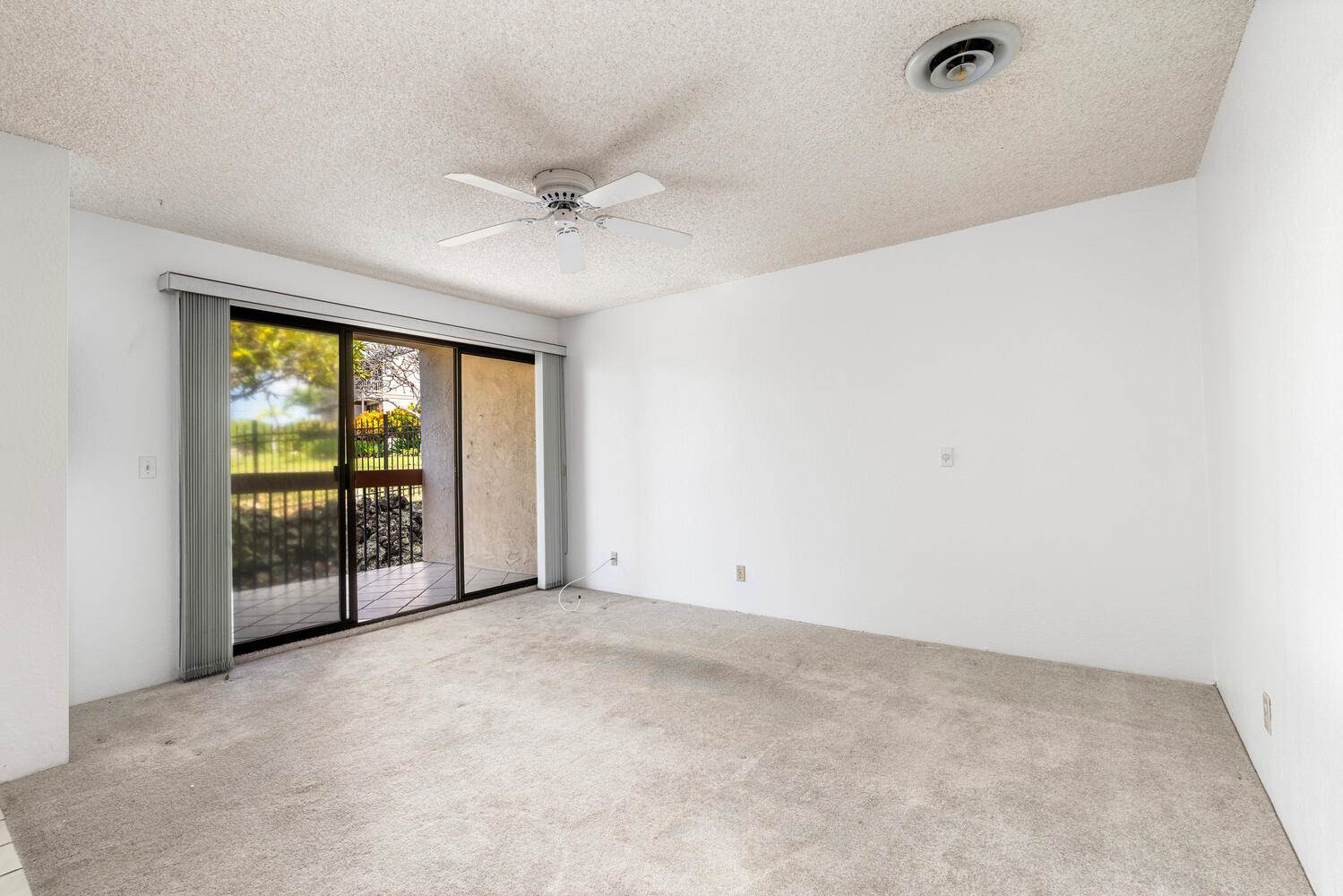 75-5863 Kuakini Highway, Kailua-Kona, HI 96740