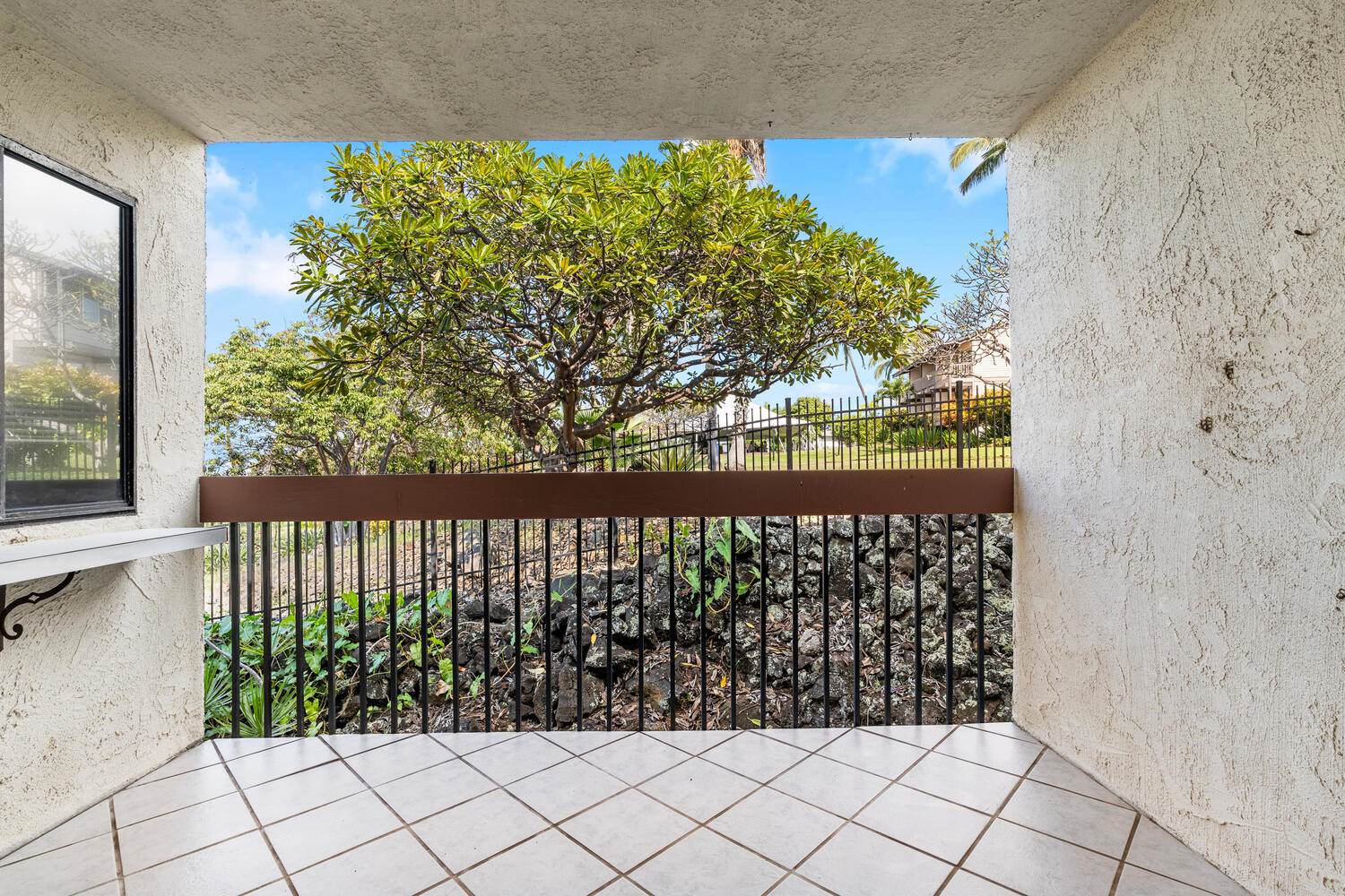 75-5863 Kuakini Highway, Kailua-Kona, HI 96740