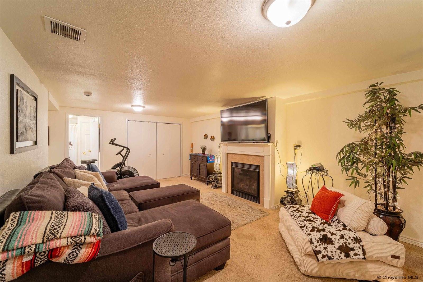 1330 Cleveland Ave, Cheyenne, WY 82001