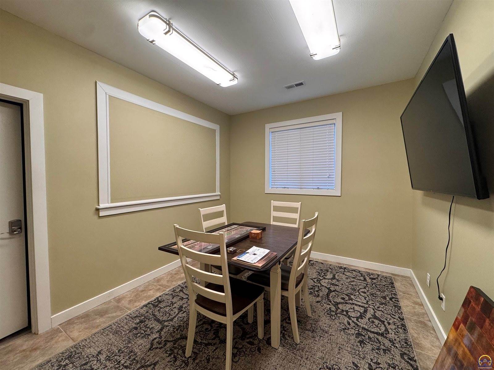 5853 SW 29th ST, Topeka, KS 66614