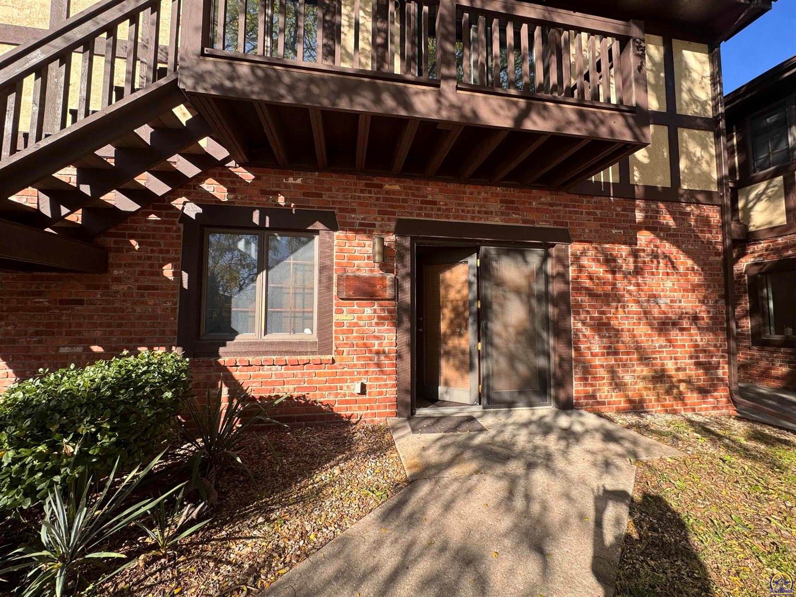 5853 SW 29th ST, Topeka, KS 66614