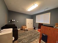 5853 SW 29th ST, Topeka, KS 66614