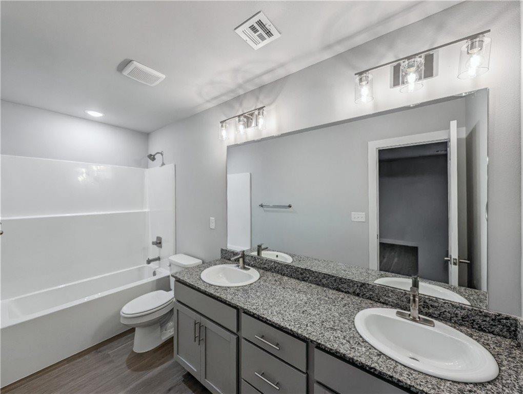 315 & 317 NW 65th Avenue, Bentonville, AR 72713