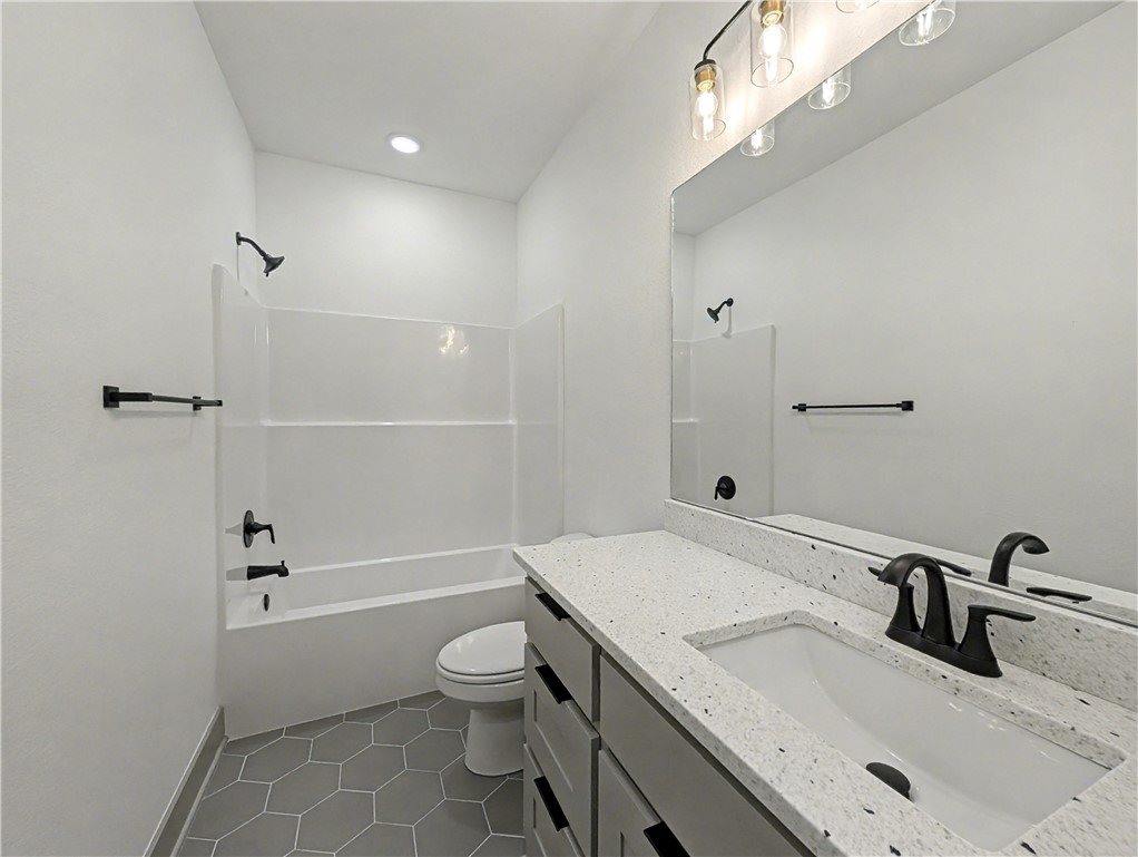 11 Latshaw Drive, Bella Vista, AR 72714