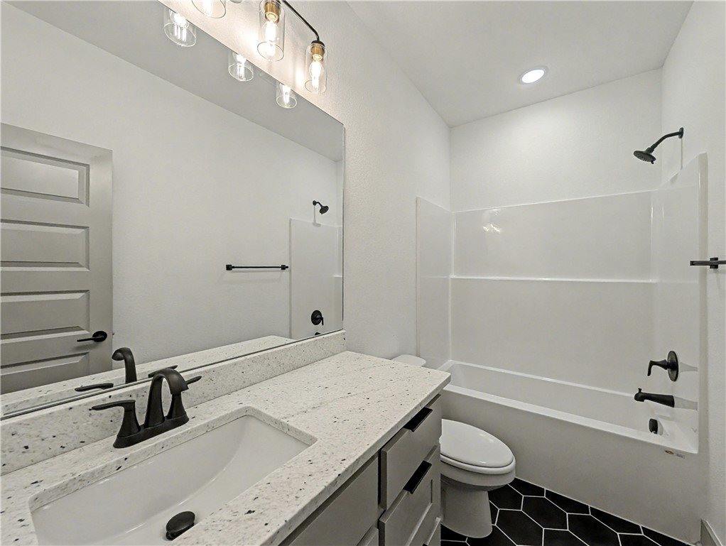 11 Latshaw Drive, Bella Vista, AR 72714