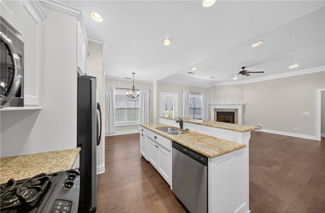 1221 Chancery Lane, Cave Springs, AR 72718