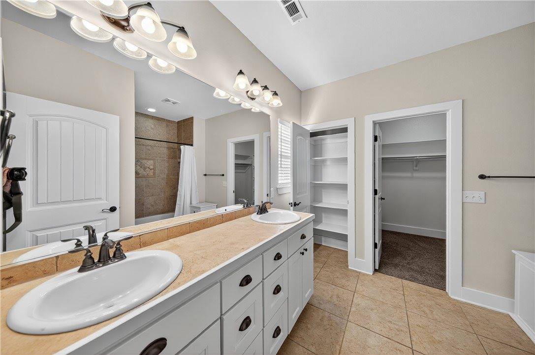 1221 Chancery Lane, Cave Springs, AR 72718