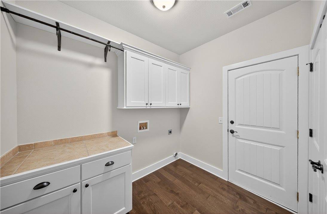 1221 Chancery Lane, Cave Springs, AR 72718