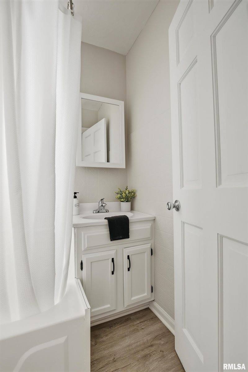 2639 Whitewood Avenue, Davenport, IA 52802