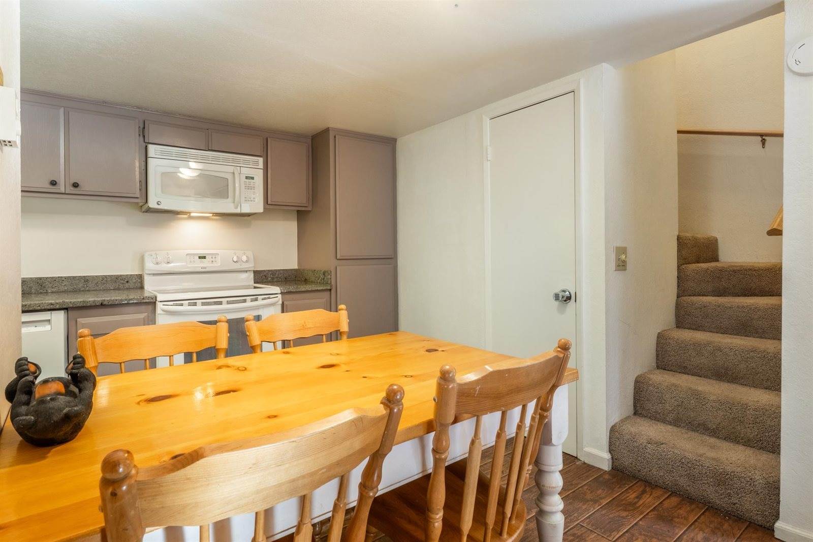 2289 Sierra Nevada Road #C-8, Mammoth Lakes, CA 93546