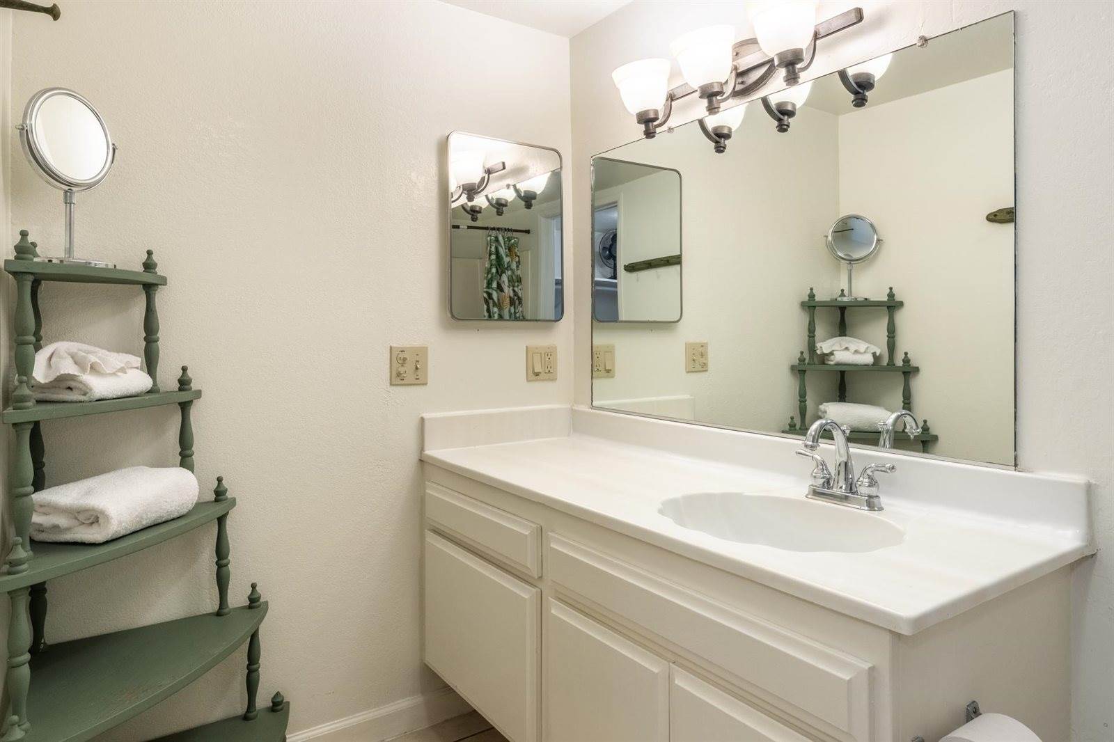 2289 Sierra Nevada Road #C-8, Mammoth Lakes, CA 93546