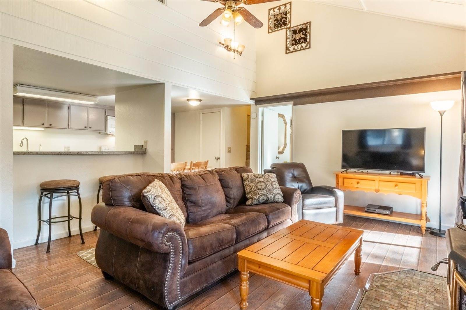 2289 Sierra Nevada Road #C-8, Mammoth Lakes, CA 93546