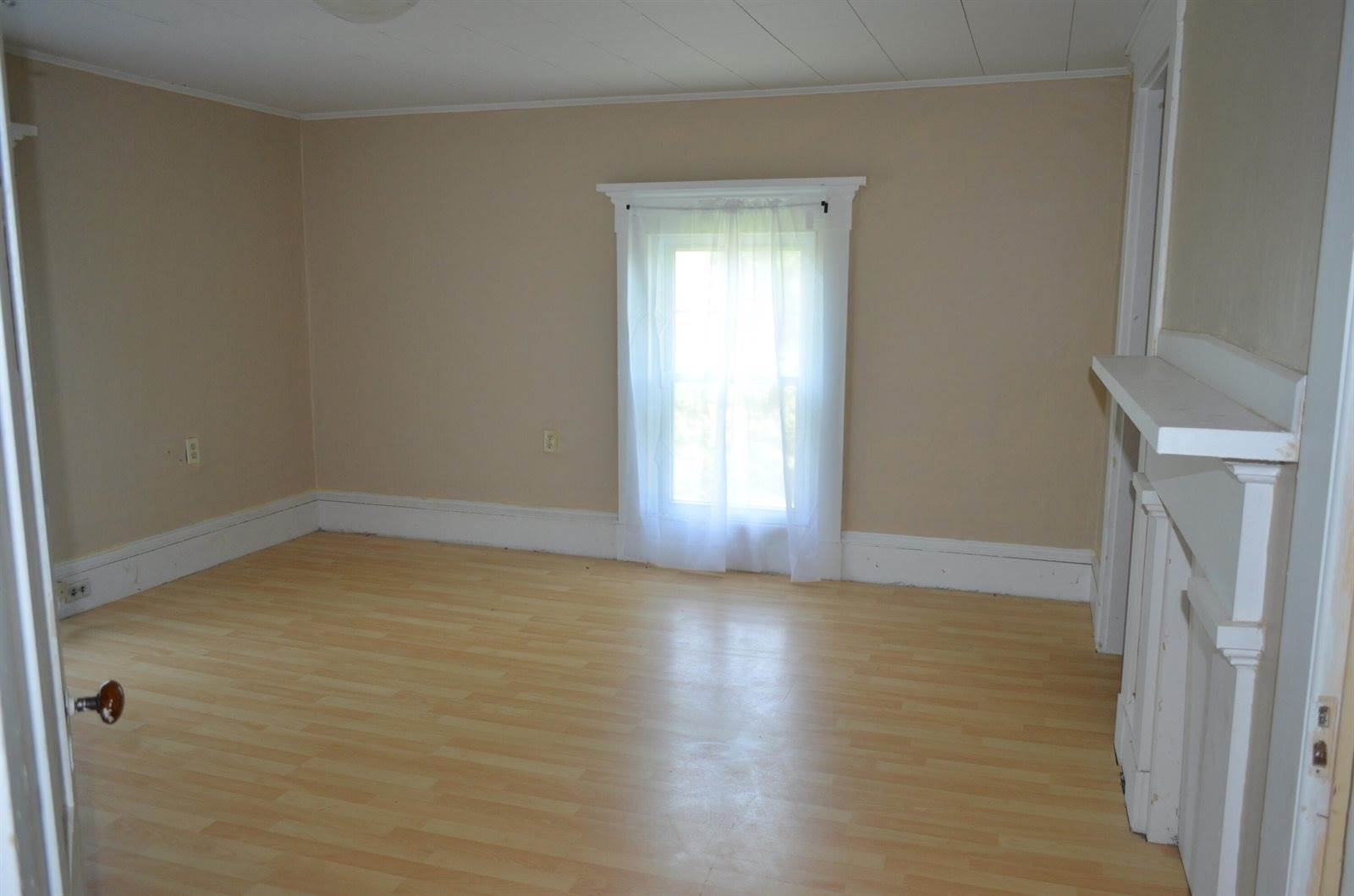 31 Dean Street, Winterport, ME 04496