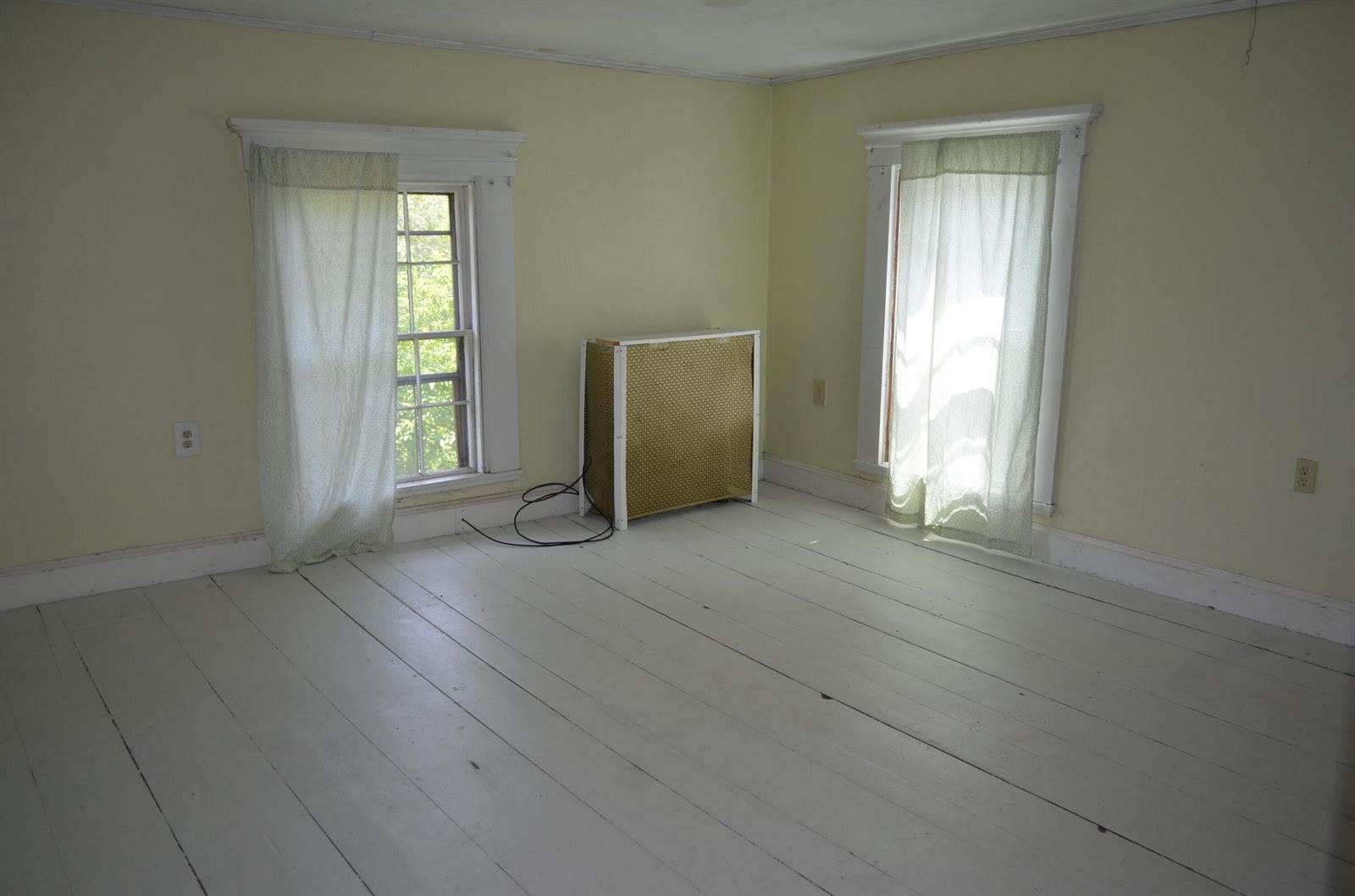 31 Dean Street, Winterport, ME 04496